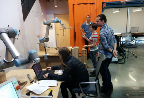 Undervisning i brugen af robotarme fra Universal Robots